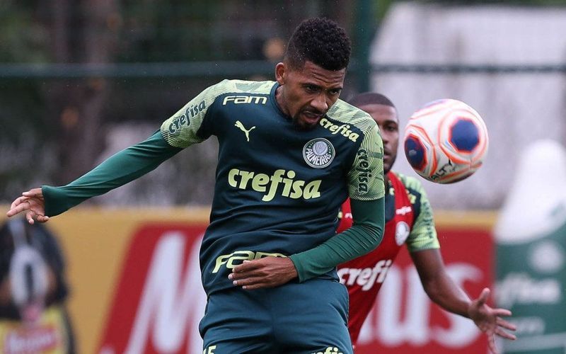 Fernandes in action for Palmeiras (Image courtesy: fcbarcelona.com)