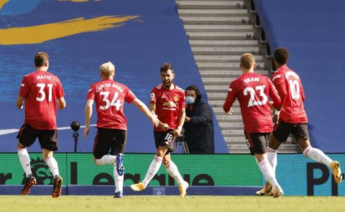 Bruno Fernandes celebrates with his teammates after scoring from the spot in the last minute