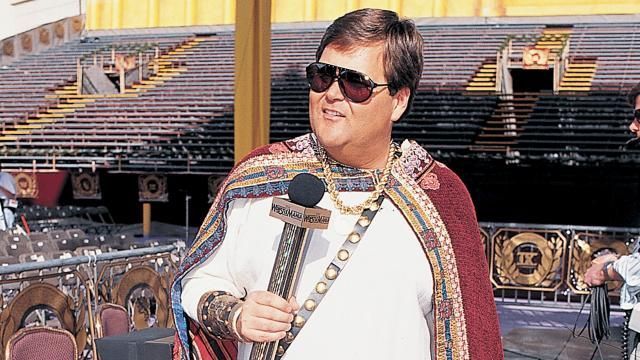 Vince McMahon made Jim Ross wear a toga at WrestleMania IX