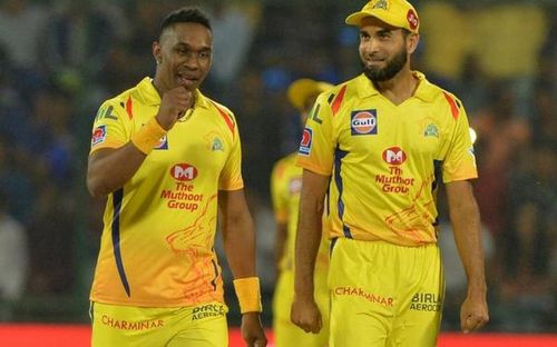 Imran Tahir and Dwayne Bravo during an IPL game in 2019