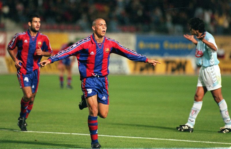 Ronaldo Nazario (centre) played a lone season with Barcelona.