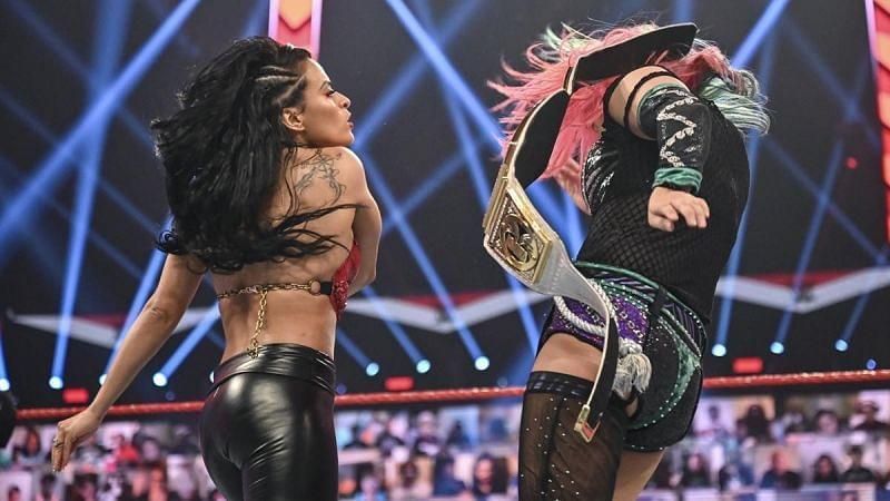 Zelina Vega slapped the WWE RAW Women&#039;s Champion Asuka on WWE RAW
