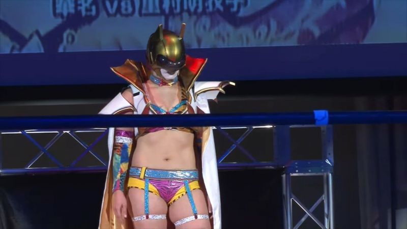 Kana's theatric entrance