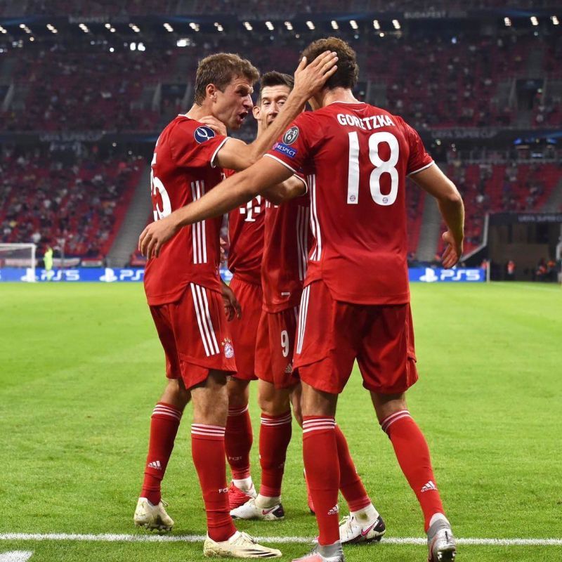 Bayern Munich players celebrating Leon Goretzka's equaliser