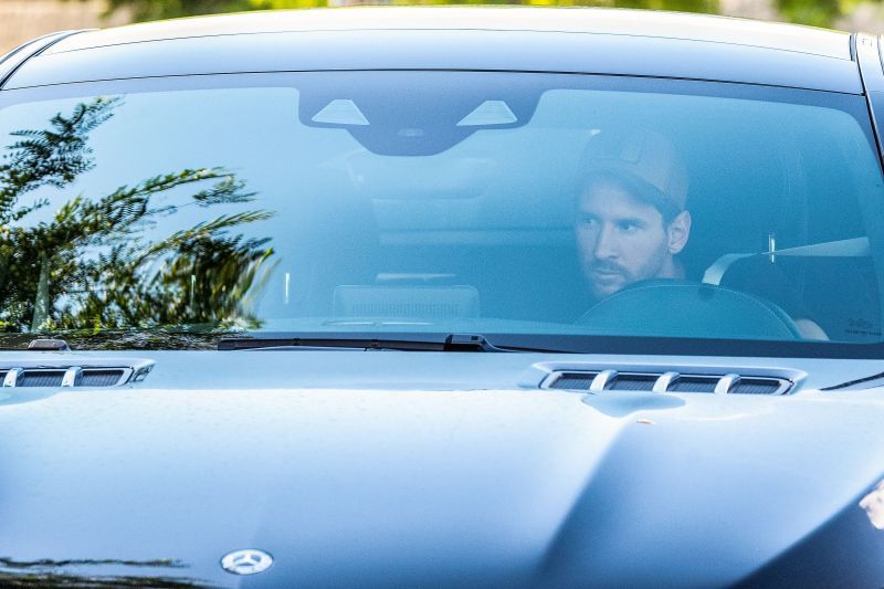 Lionel Messi finally arrived for Barcelona training after putting an end to his contract saga