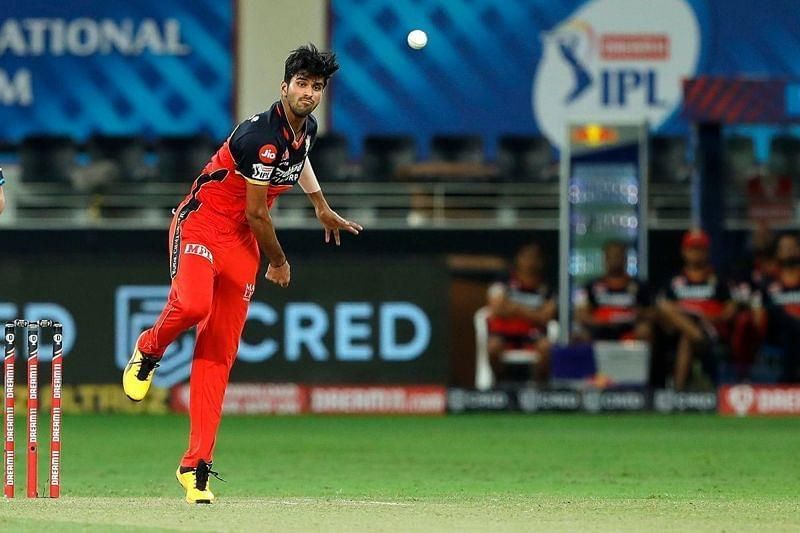 Washington Sundar has an economy of under 5 in the PP overs this year.