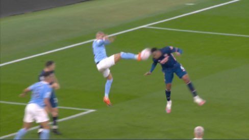 Kyle Walker&#039;s high-footed challenge on Gabriel