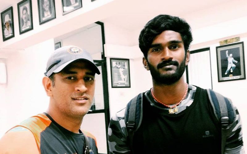 Prithvi Raj Yarra with MS Dhoni (Image Credits: Twitter)