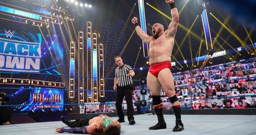 Lars Sullivan picked up a win over Jeff Hardy on last week's SmackDown.