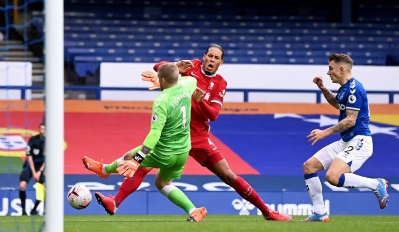 Jordan Pickford injured Van Dijk after as he lunged into him