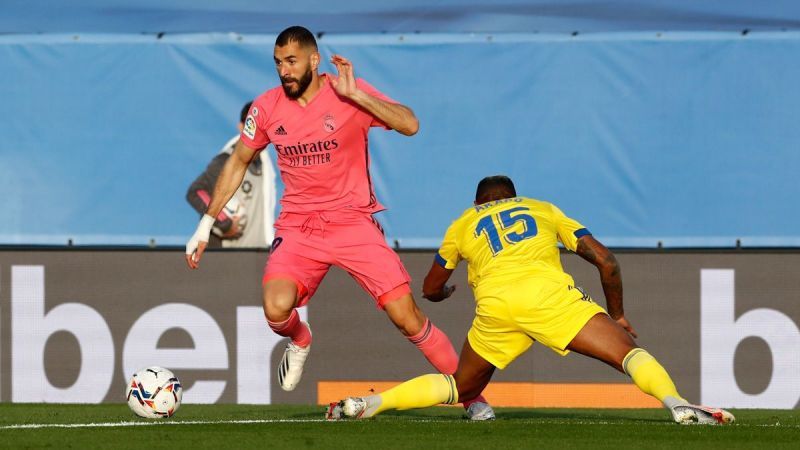 Karim Benzema in action against Cadiz