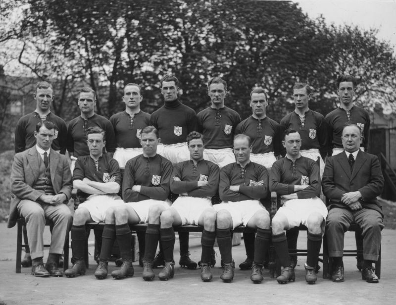 Arsenal with legendary manager Herbert Chapman (sitting, extreme right)