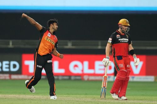 Can the Sunrisers Hyderabad avenge their previous loss against the Royal Challengers Bangalore in IPL 2020? (Image Credits: IPLT20.com)