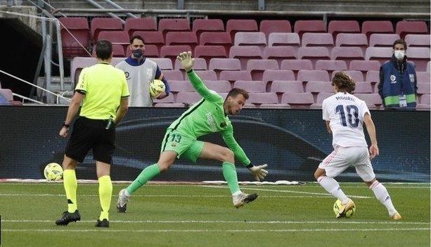 Neto saved Barcelona&#039;s beacon with a string of vital saves.