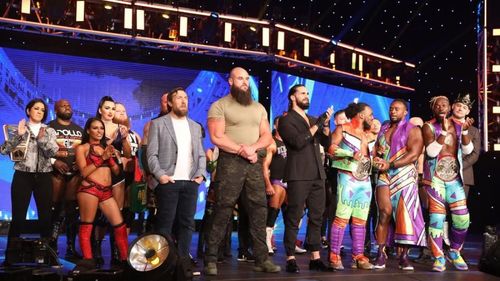 The WWE SmackDown roster before kicking off last week's show