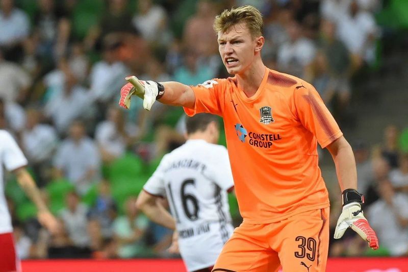 Matfey Safonov instructing his teammates during a Chelsea corner.