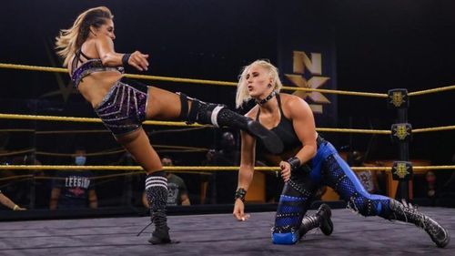 Dakota Kai (L) and Rhea Ripkey (R)