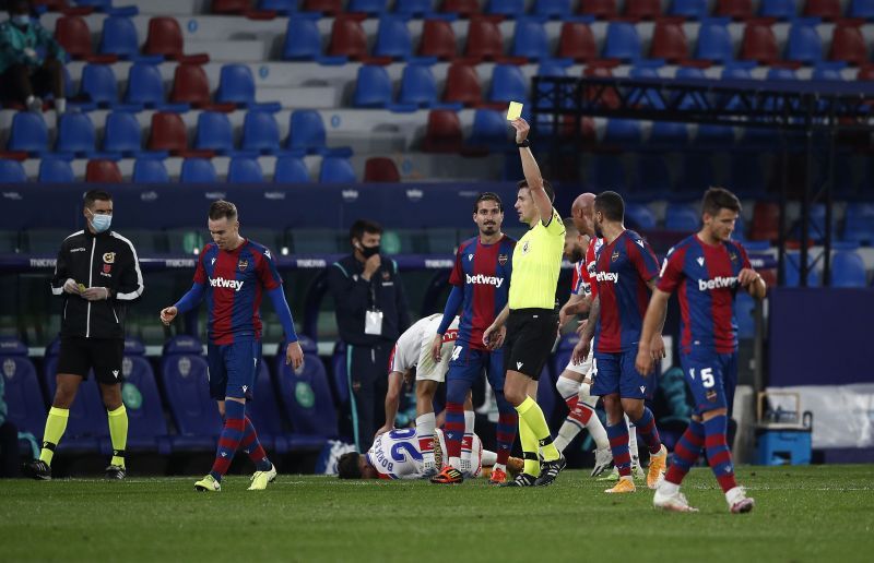 Levante UD welcome Elche in La Liga action