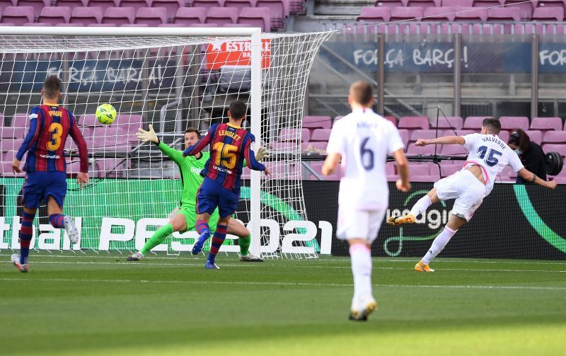 Fede Valverde scores for Real Madrid vs Barcelona