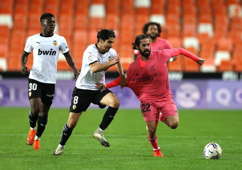 Valencia CF v Real Madrid - La Liga Santander