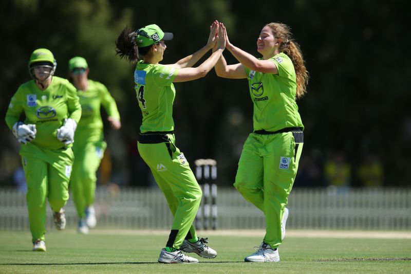 Hannah Darlington in action for Sydney Thunder