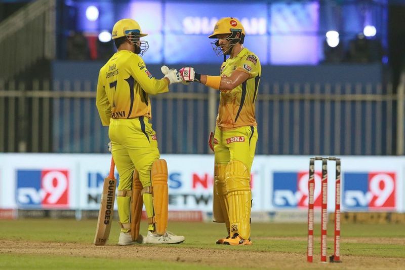 Sanjay Bangar believes that MS Dhoni could pass on the CSK captaincy to Faf du Plessis [P/C: iplt20.com]