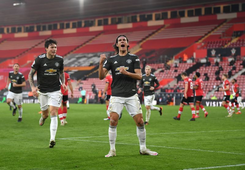 Edinson Cavani (right) of Manchester United celebrates with teammate Victor Lindelof.&nbsp;