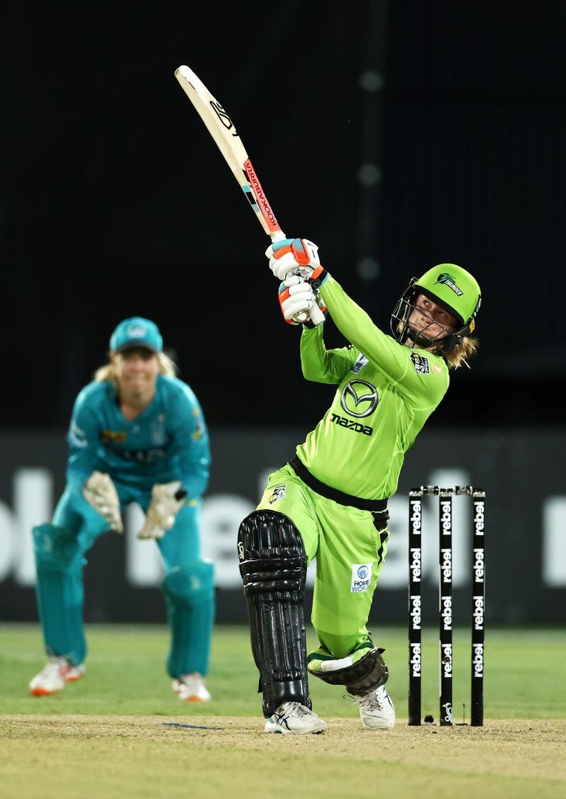 Rachael Haynes in action for the Sydney Thunder.