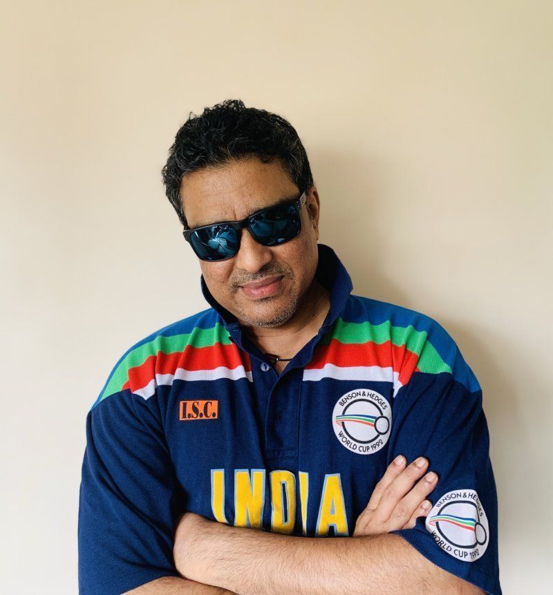 Sanjay Manjrekar with the 1992 World Cup jersey (Image Credits: Sanjay Manjrekar/Twitter)