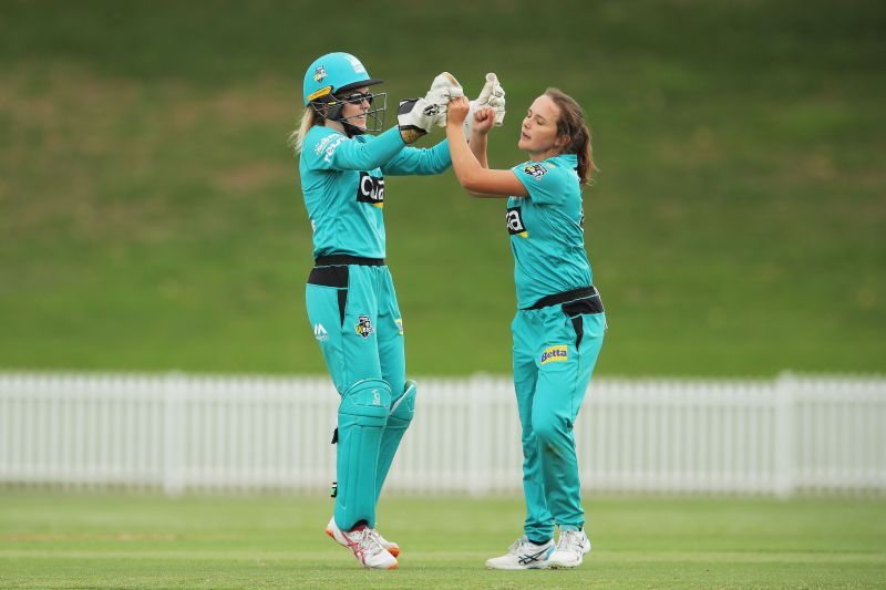 Amelia Kerr in action for the Brisbane Heat.