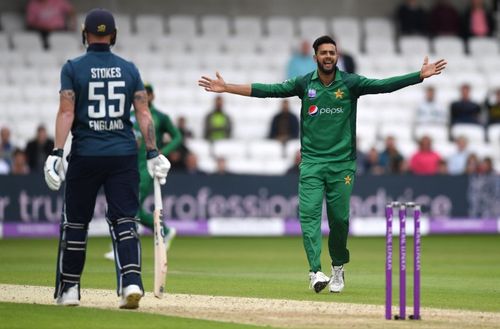 Imad Wasim celebrating a wicket for Pakistan.