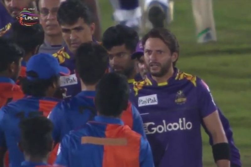 A screengrab of an angry Shahid Afridi taking on Naveen-ul-Haq