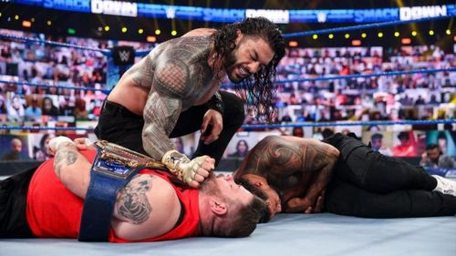 Roman Reigns unleashed on Kevin Owens and Jey Uso on SmackDown