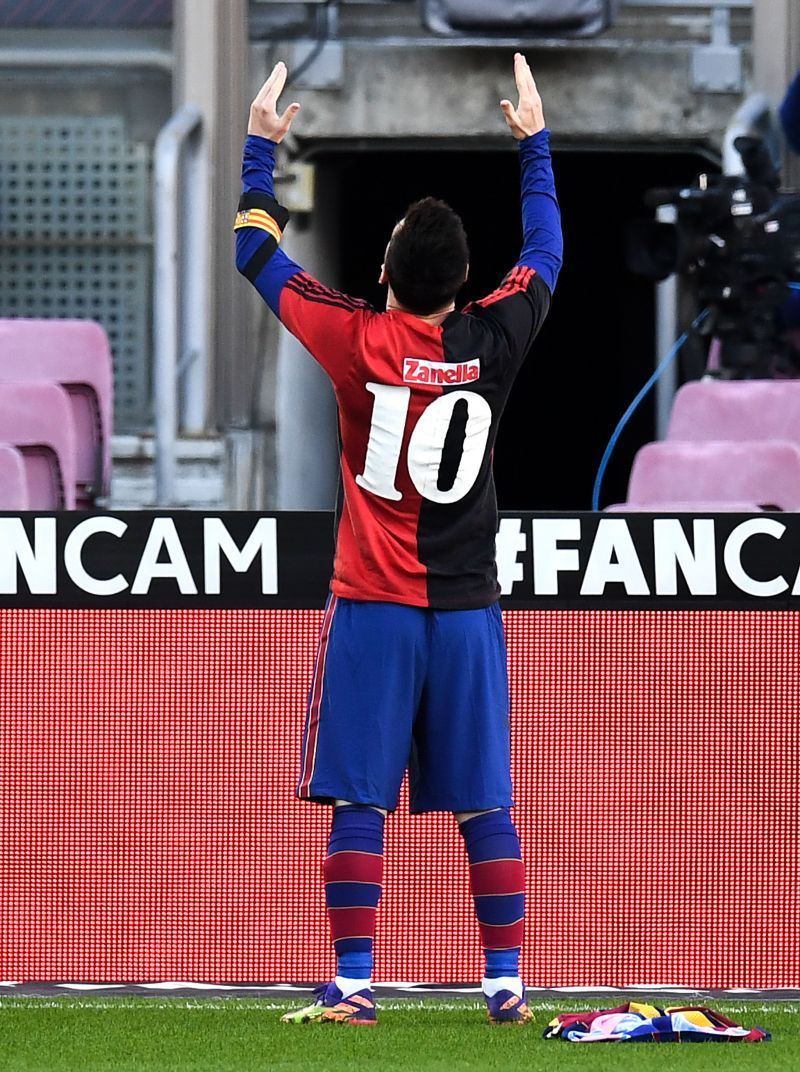 Lionel Messi revealed the Newell&#039;s Old Boys jersey worn by Diego Maradona