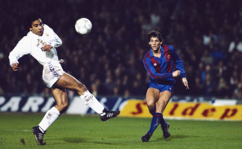 Gary Lineker playing for Barcelona