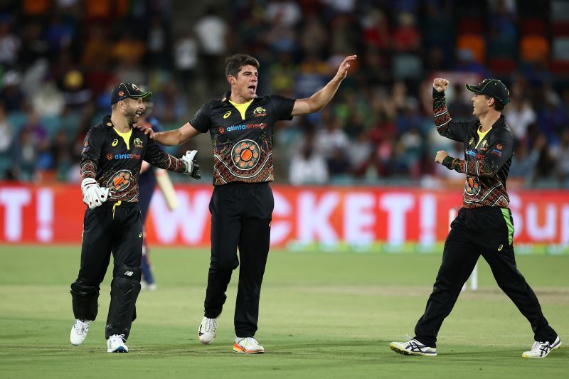 Moises Henriques (centre) returned figures of 3 for 22 in the first T20I