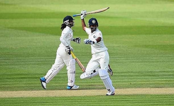 Shikha Pandey and Mithali Raj en route their match-winning partnership.