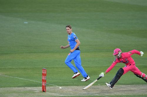 Action from BBL 2020-21 match between Sydney Sixers & Adelaide Strikers