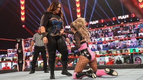 Lana vs Nia Jax on WWE RAW