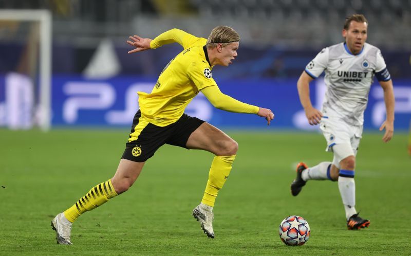 Erling Haaland of Borussia Dortmund runs with the ball