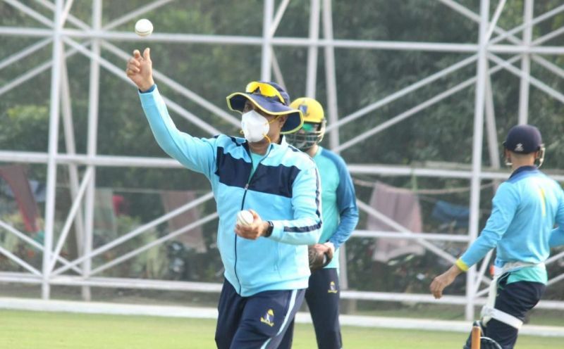 VVS Laxman giving the Bengal batters throwdowns (Image Credits: CAB)