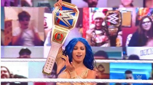 Sasha Banks retains the title at WWE TLC