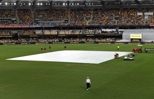 Rain covers dominated the Tea session of the 4th Test between India and Australia