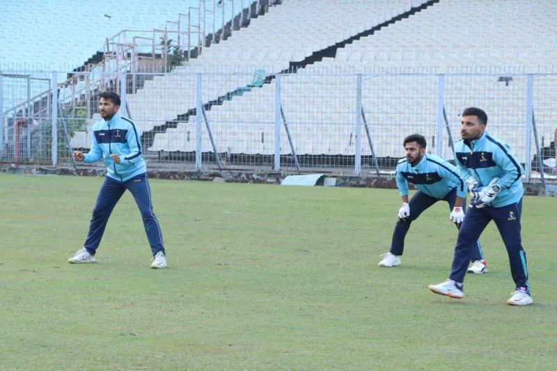 Anustup Majumdar (L), Manoj Tiwary (C) and Shreevats Goswami (R) during a training session (Image Credits: CAB)
