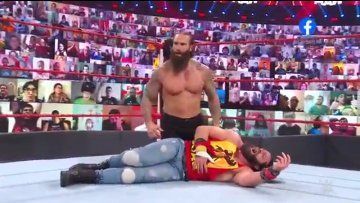 Elias is struggling on WWE RAW