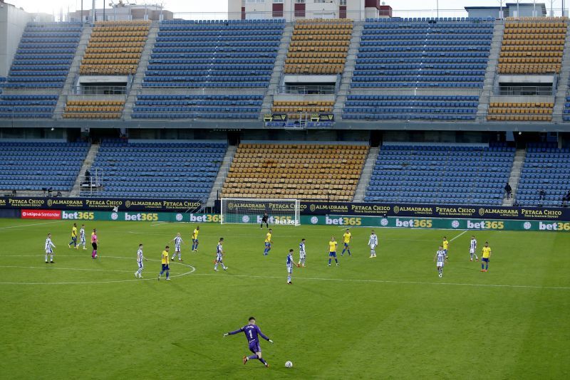 Alex Remiro takes a goalkick for Real Sociedad