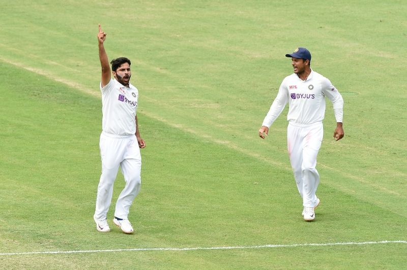 Shardul Thakur (left)