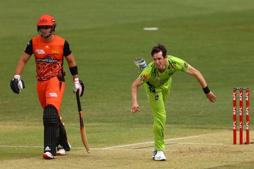 Adam Milne in action for Sydney Thunder.