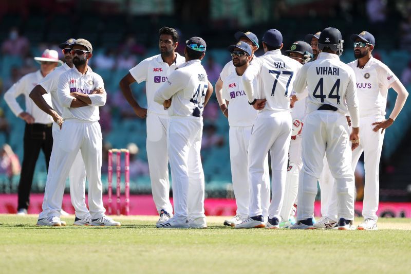 Ravichandran Ashwin with teammates