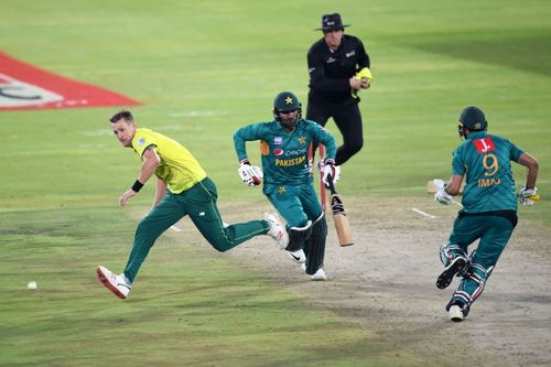 Pakistan and South Africa will clash at the Gaddafi Stadium